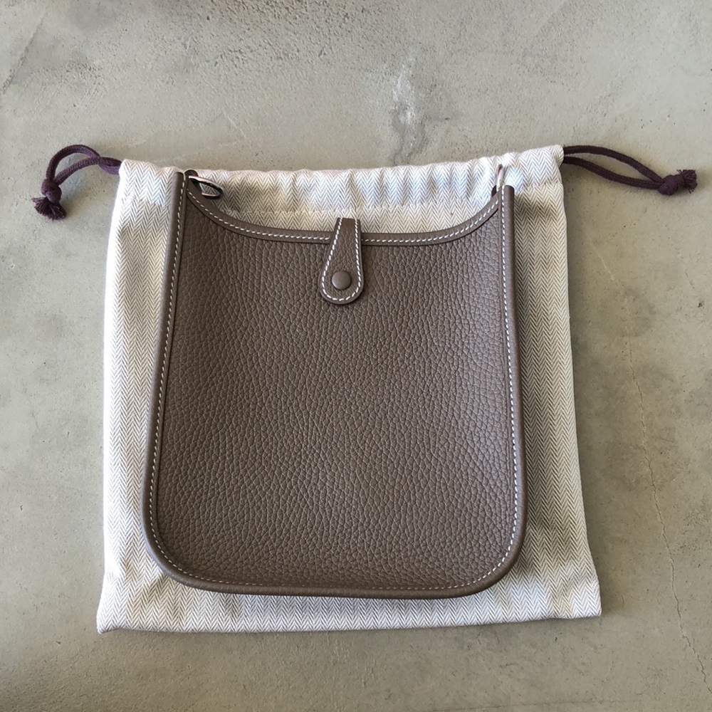 ❤️ SOLD DIRECT! New Hermès Evelyn TPM in Etoupe - Picture 4 of 14